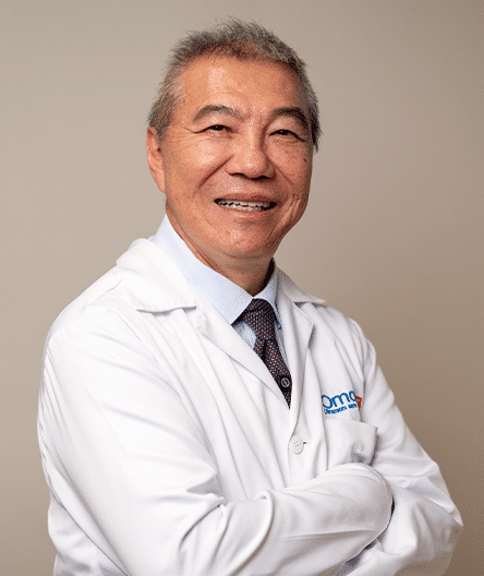 Dr. Sílvio Omori, em pose confiante.